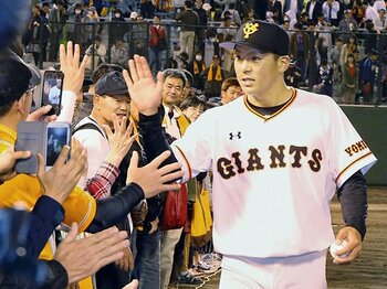 巨人・篠原慎平を救った“二の矢”。彼が野球の道に戻ってきた価値。＜Number Web＞ photograph by Kyodo News