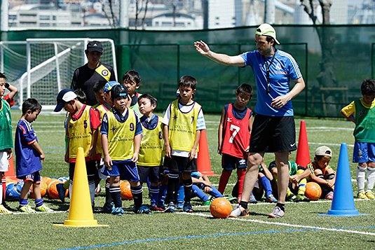 8月19日、20日と新豊洲校にて元レアル・マドリーの選手だったイグナシオ・ラモス・ヒメネスコーチを招いて「SOLTILO×スペインメソッドクリニック」を開催した。