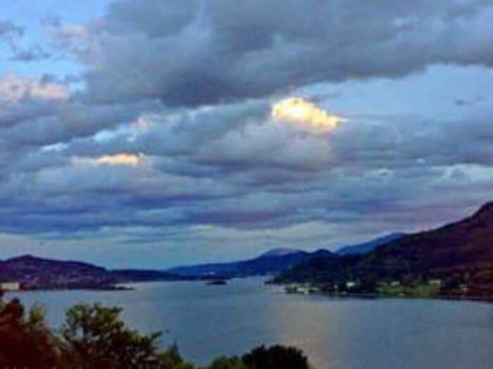 From:クラーゲンフルト「旅人とライターの目線。」＜Number Web＞ photograph by Shigeki Sugiyama