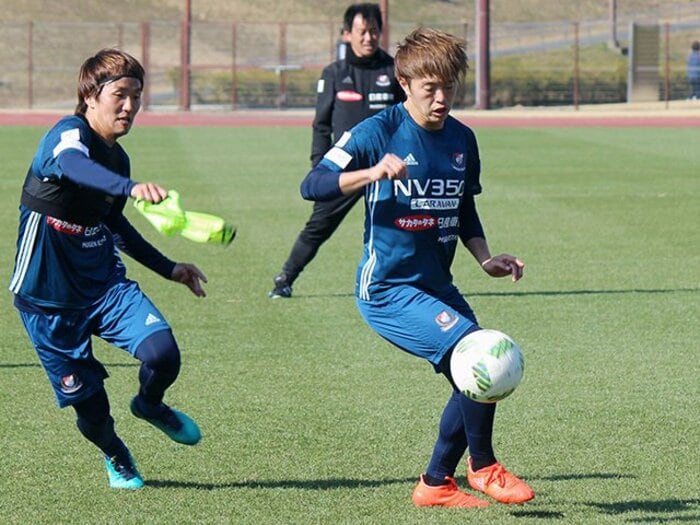キャプテン+10番は海外以上の挑戦。横浜FM・齋藤学が担う「俊輔の後」。<Number Web> photograph by Kyodo News