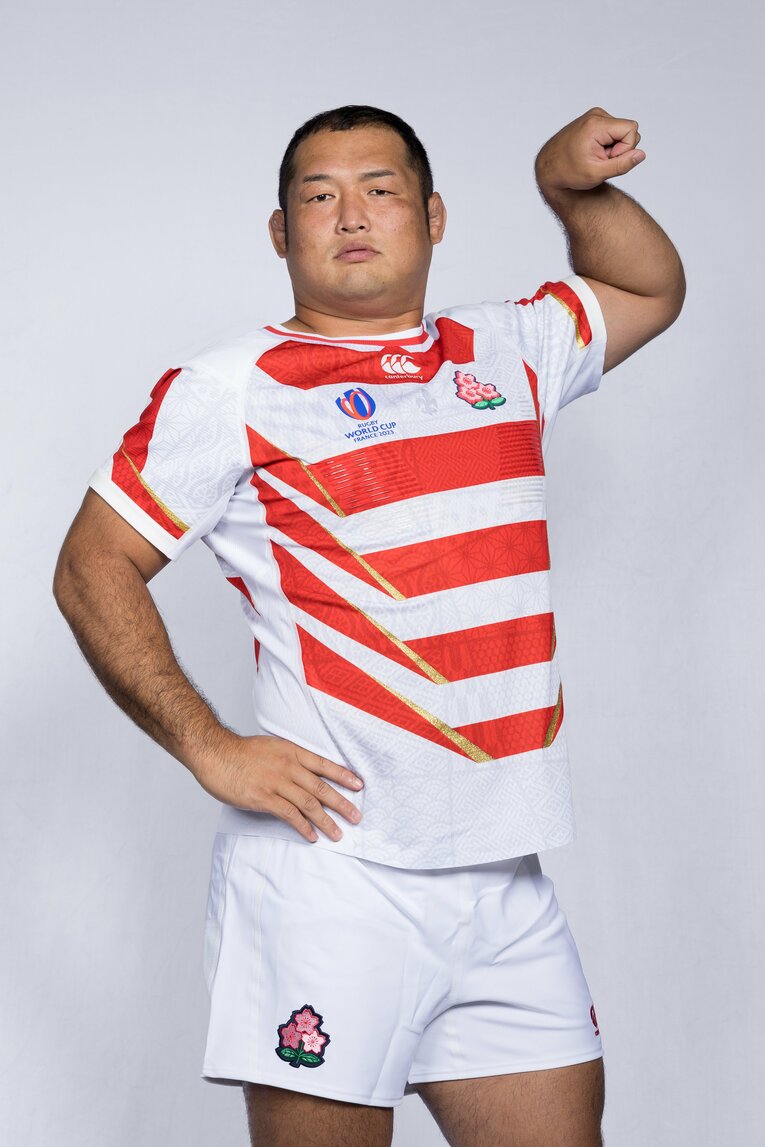 カメラマンの要求に応え、さまざまなポーズを決めるサービス精神旺盛な“カッキー”　©︎Getty Images