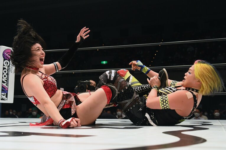 ひめかの足を攻める高橋奈七永