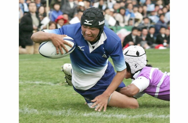 初出場は第84回大会（2004年度）。惜しくも初戦で東京高校に敗れたが、田中監督（当時高2）はトライを決めた　©︎Kyodo News
