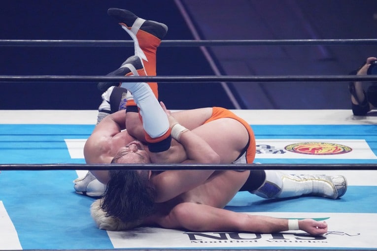 後藤洋央紀はザック・セイバーJr.をがっちりエビに固めた　©Essei Hara