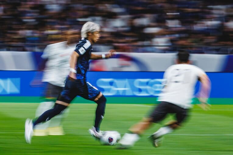 伊東純也の高速ドリブル（1枚目／全9枚）©Kiichi Matsumoto