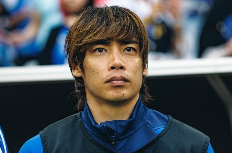 アジアカップ開催中に性加害疑惑が報じられた伊東純也。2月2日に日本代表チームからの離脱が発表された。昨年12月に所属チームのフランス「スタッド・ランス」にてNumberが現地取材し、伊東の評価を聞いていた ／ photograph by Kiichi Matsumoto