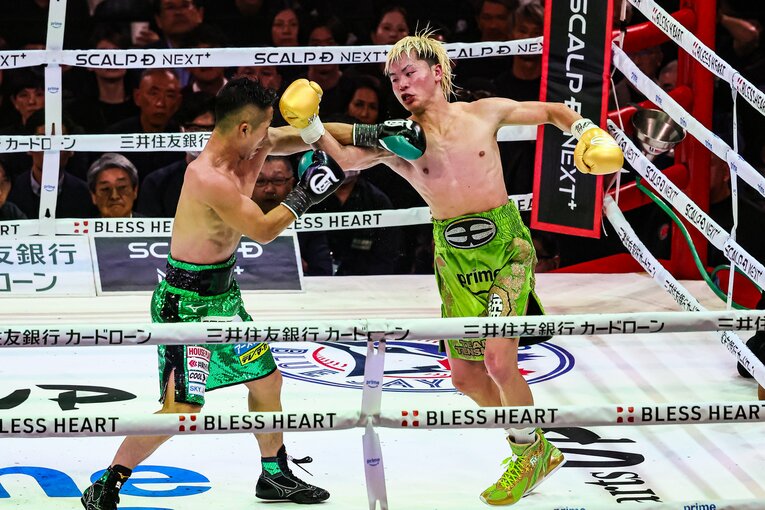 那須川天心のアッパーを見切る井上拓真　©Susumu Nagao