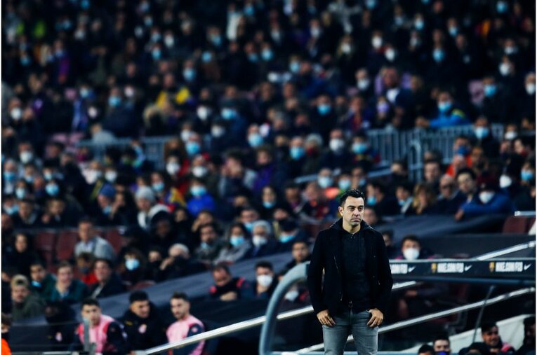 シャビ新監督41歳は暗黒バルサを救えるか 《メッシとの黄金連係・涙を撮ったカメラマン》が就任会見・初采配に見た“希望”とは(25)