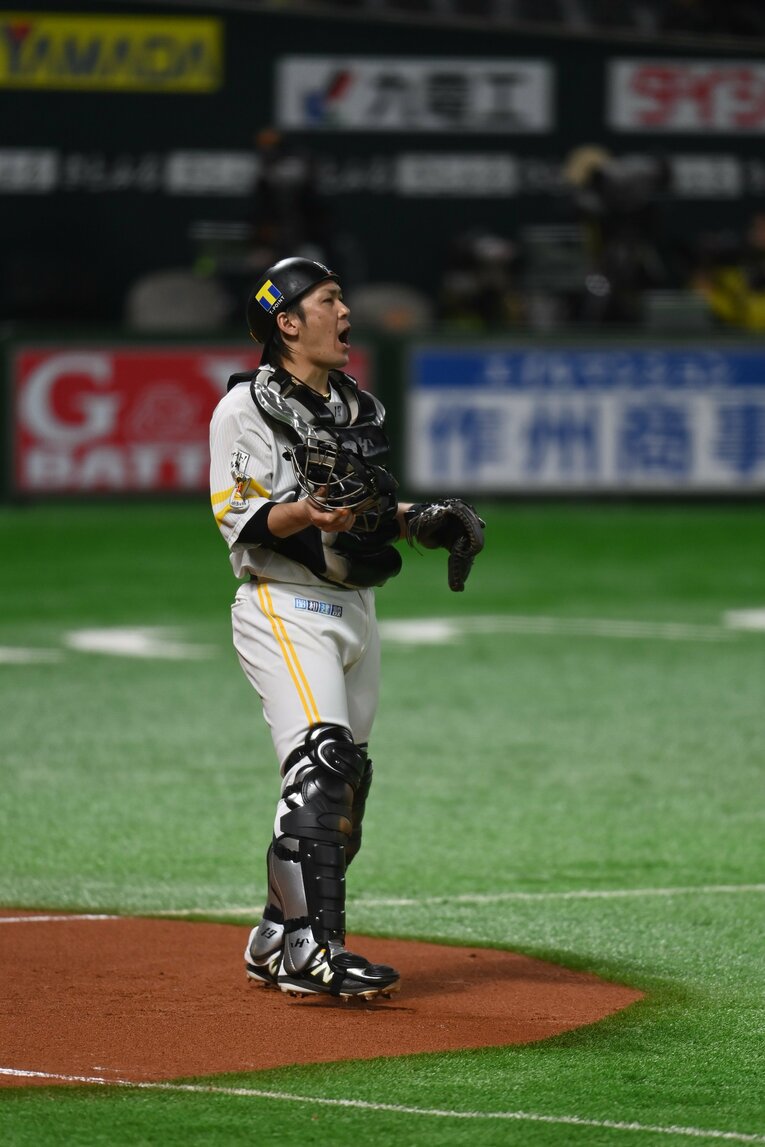 昨季104試合に出場した甲斐拓也（ソフトバンク）　©BUNGEISHUNJU