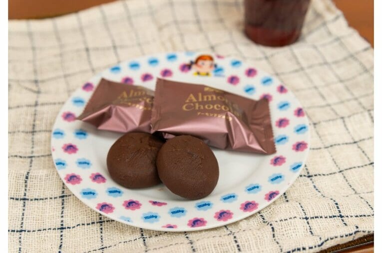 叡王戦第5局で豊島竜王が頼んだアーモンドショコラ　©日本将棋連盟