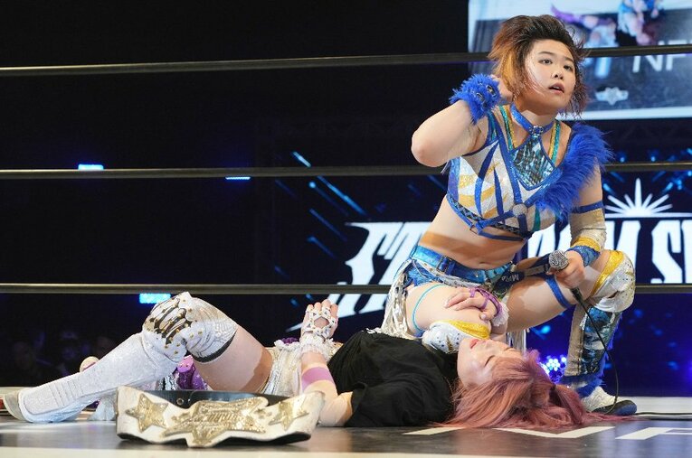 二冠王者・中野たむの白いベルト（ワンダー・オブ・スターダム王座）に挑むMIRAI。6月25日には、中野の挑発に強烈なラリアットで応えた ／ photograph by Essei Hara