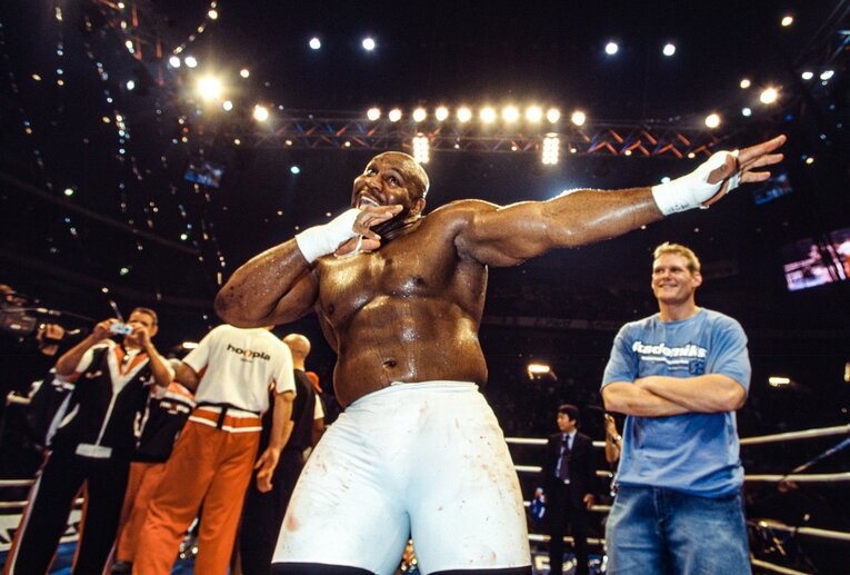 ホーストに勝利して笑顔を見せたボブ・サップ