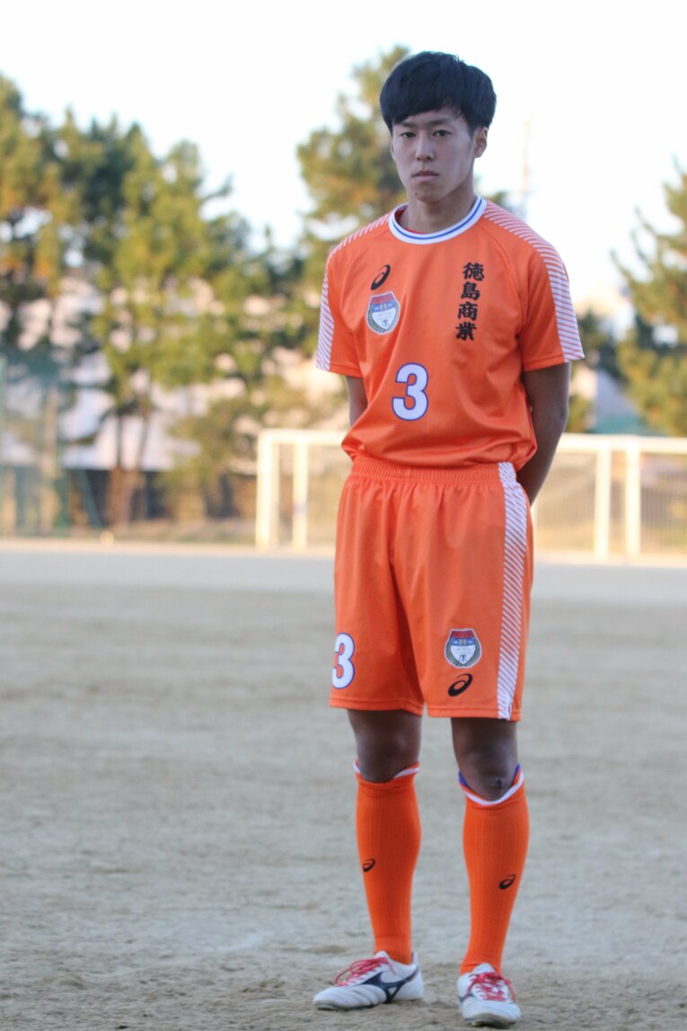 復刻ユニフォームを着用する増田太陽（3年）。キャプテンとしてチームをけん引した　©︎Takahito Ando