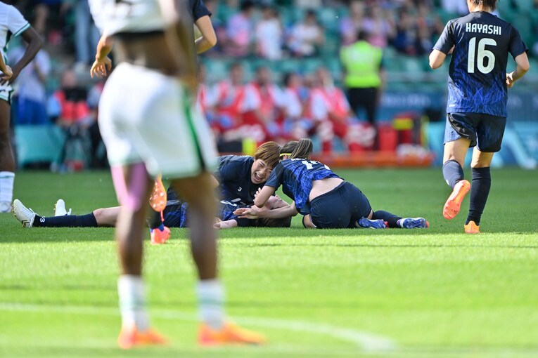 ナイジェリア戦、北川ひかるのFK弾のち長谷川らと大喜び（全6枚中の5枚目） ©Takuya Nakachi/JMPA