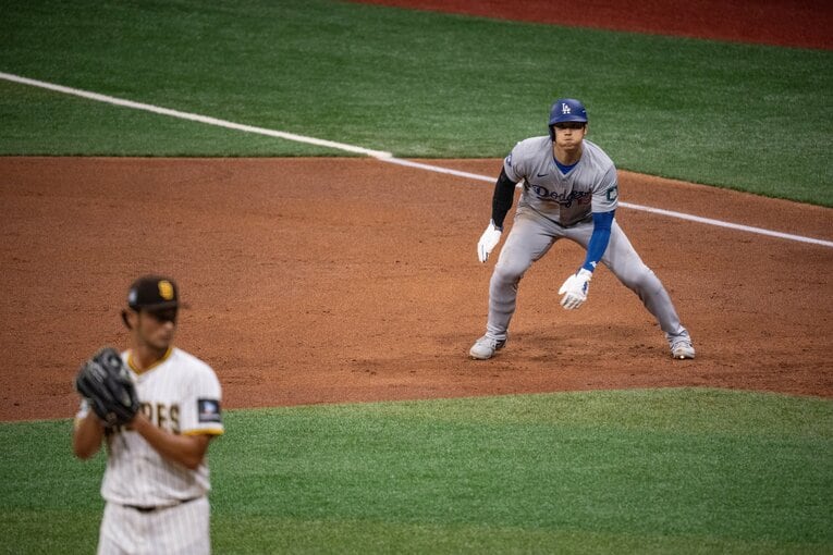 速すぎた盗塁…連続写真　©Nanae Suzuki