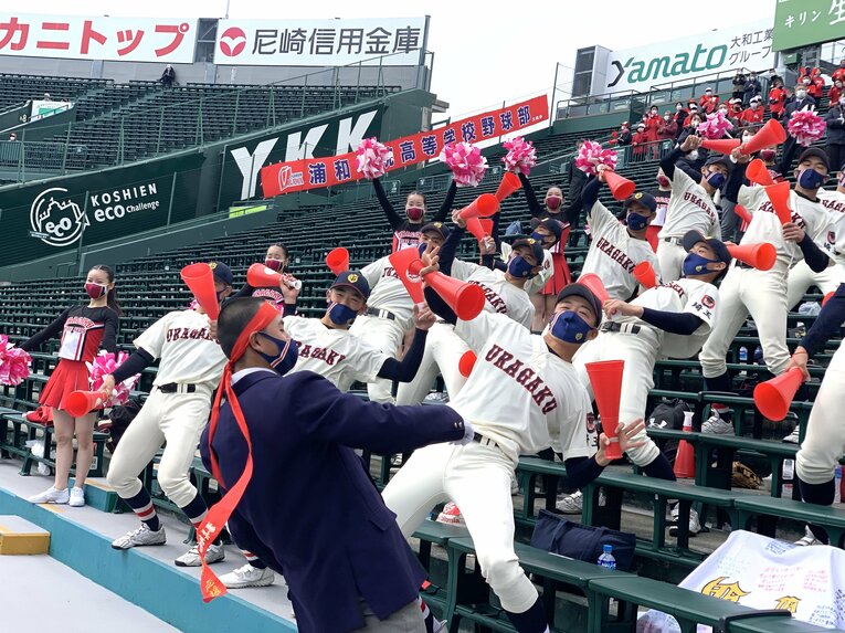 声が出せない分、大きな動きの振り付けでエールを送る ©Yukiko Umetsu