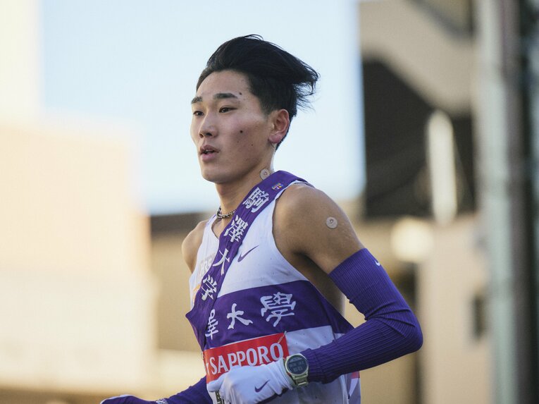 優勝候補の一角・駒大のエース篠原は区間4位。黒田や吉田の走りには「適性には勝てない」と脱帽　©Yuki Suenaga