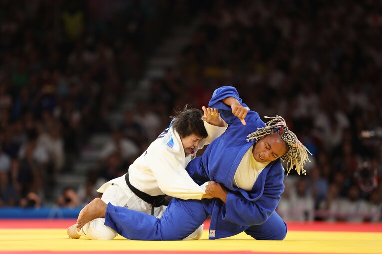 混合団体戦決勝、階級が上の相手から殊勲の白星をあげた高山莉加　©Tetsuya Higashikawa/JMPA