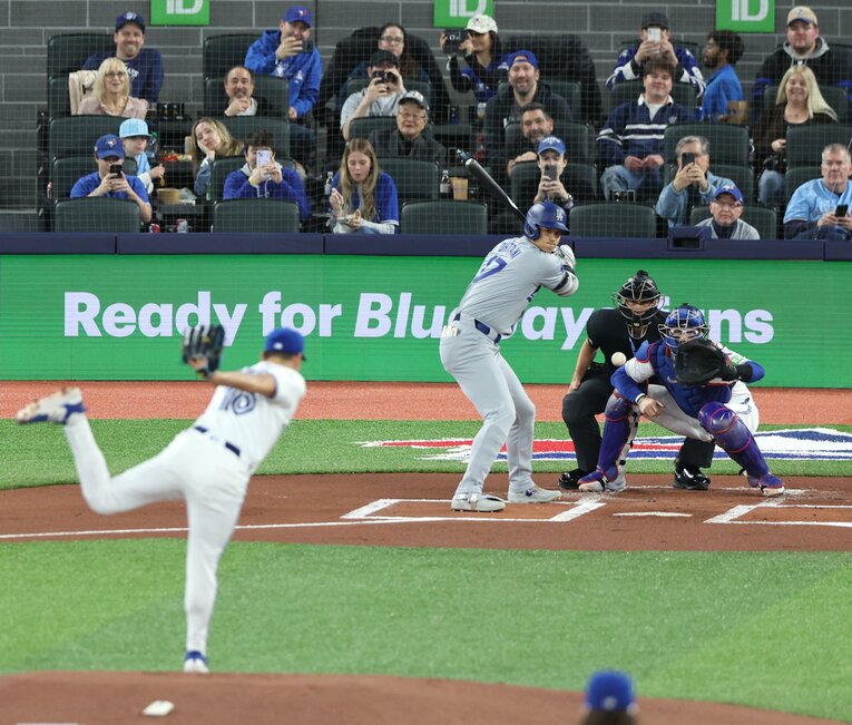 4月27日に実現した菊池雄星と大谷翔平の対戦　©JIJI PRESS