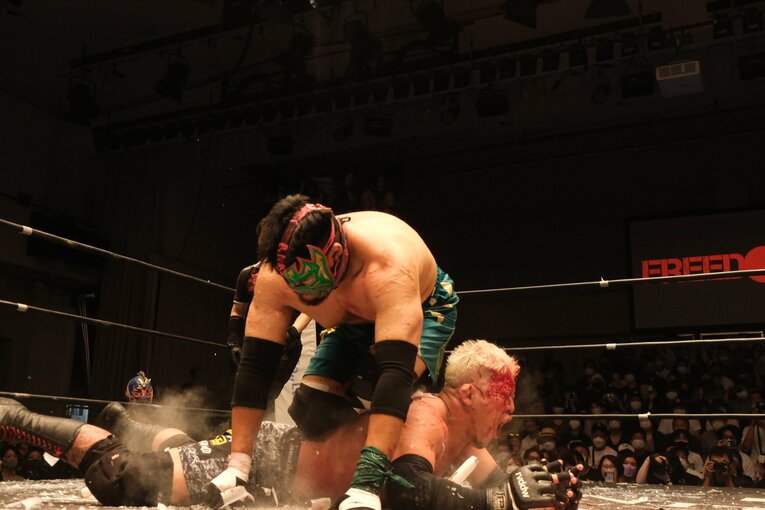 「デスマッチ・イズ・マイライフ」妻の急死を乗り越えた“クレイジー・キッド”竹田誠志の決意「蛍光灯やカミソリで傷つけ…でもそれが生きがい」(20)