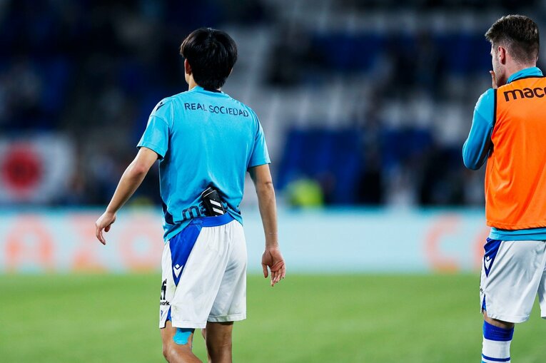 「久保建英がスペイン紙の一面に！」子供サポ「タケが決めるよ」予言通りマドリーを圧倒“ソシエダの熱狂”は翌日も…カメラマンは見た(114)