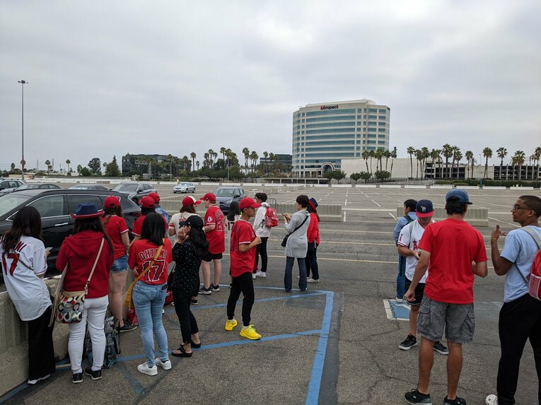 入り待ちの様子　©Aki