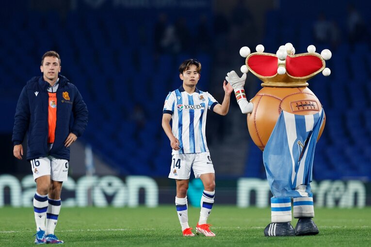 「だってタケ上手いから」バスクの少女が久保建英推し、肩ポンポンされたボールボーイは…“画面に映らない愛されぶり”をカメラマンは見た(19)