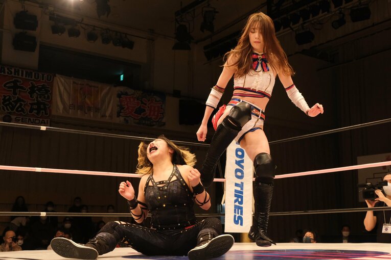 チサコ&岩田美香vs赤井沙希&朱崇花