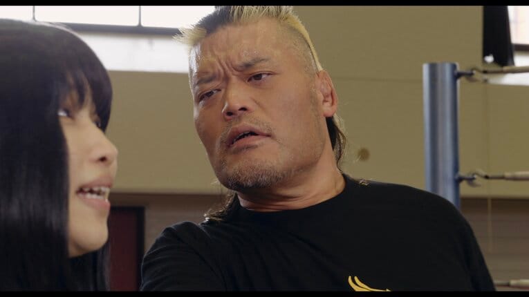 「あの事件で、女子プロレスが野蛮だと…」明かされる“喧嘩マッチ”の舞台裏…映画公開でも話題の岩谷麻優は「ズタボロの時期」を乗り越えて(50)