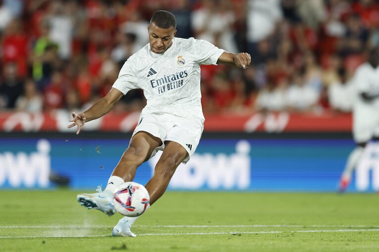 「タクは特別に良かったね！」マドリーが慌てた浅野拓磨の俊足…“久保建英らの古巣”監督とファンが絶賛スペイン初戦をカメラマンは見た(3)