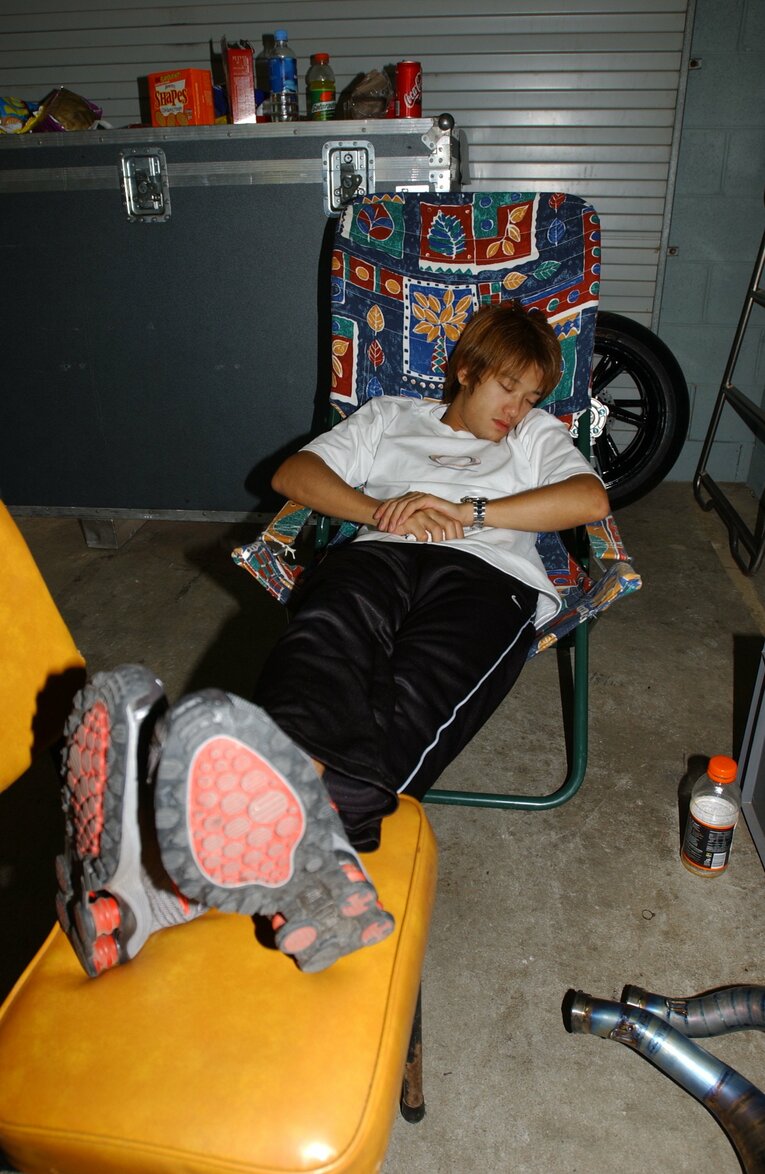 どこでも寝るのが特技の加藤大治郎、テスト期間中も当然寝る　©Satoshi Endo