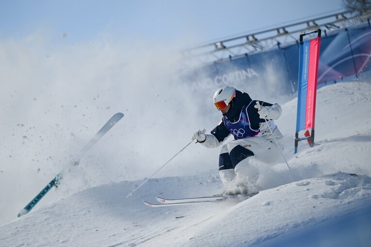 ド迫力！　島川哲也と対戦した世界ランク1位のジュリアン・ビールのクラッシュの連続写真　©Nanae Suzuki/JMPA