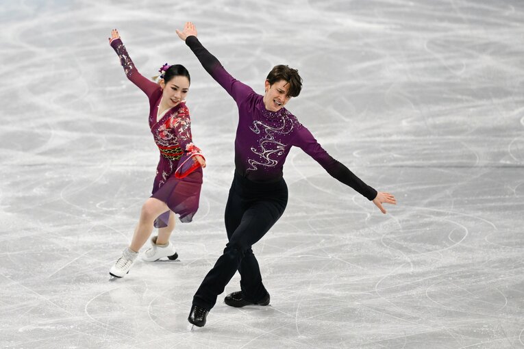 北京五輪団体戦での小松原美里＆尊の演技　©Getty Images