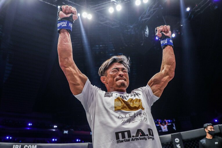 「那須川天心や武尊とは違うんですよ、僕は」青木真也が因縁の秋山成勲に大逆転KO負け…帰国して語った本音とこれから「50歳になっても」(19)