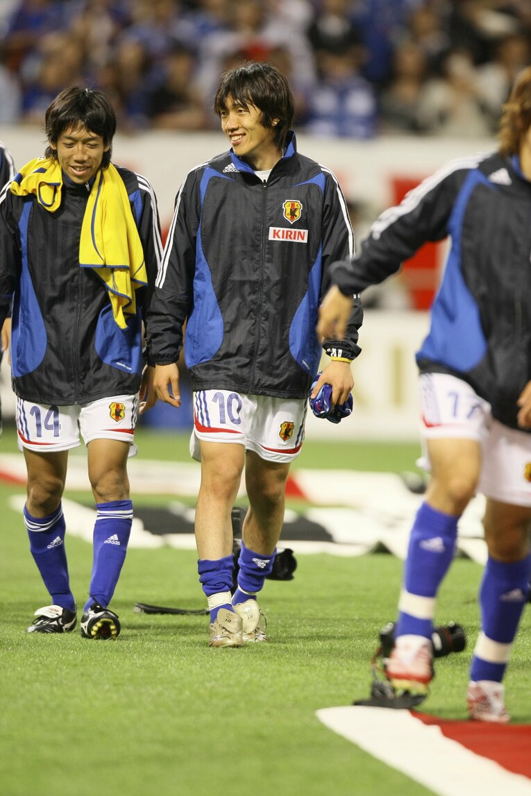 2007年6月のコロンビア戦後、談笑する中村俊輔と中村憲剛　©Sports Graphic Number