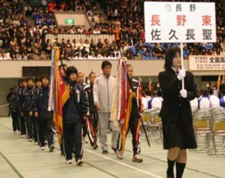 格始動からわずか2年で都大路出場を決めた2007年の長野東高校。一方で、その前年は部員不足で元バスケ部を“助っ人”起用する状況だった　©取材対象者提供