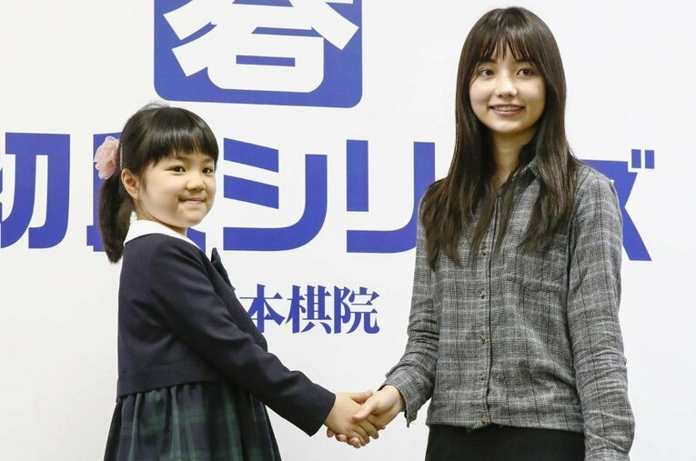 2019年、仲邑菫初段との記念対局 ／ photograph by Kyodo News
