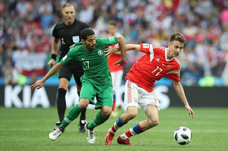 ゴロビン（右）はCSKAモスクワからのステップアップが噂される。 ／ photograph by Getty Images