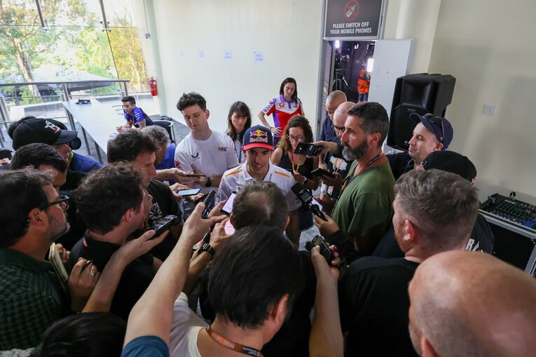 どこへ行っても注目を浴びるマルケス　©Satoshi Endo