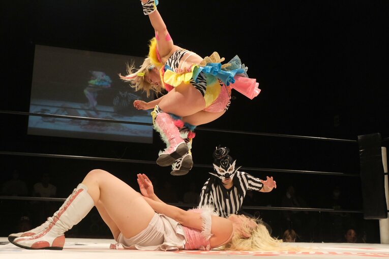 “闘うバービー人形”の急成長…見た目は派手でも練習熱心、Chi Chiをベテラン選手も絶賛「いきなり髪の毛掴んできたからね（笑）」(29)