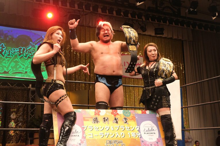 「スターダムをクビになって…」人気女子プロレスラーが初告白　ウナギ・サヤカ“超満員の自主興行”に密着して感じた「不思議な風格」(97)