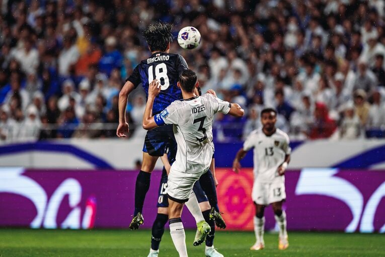 町野はポストプレーでも存在感を示した　©Kiichi Matsumoto