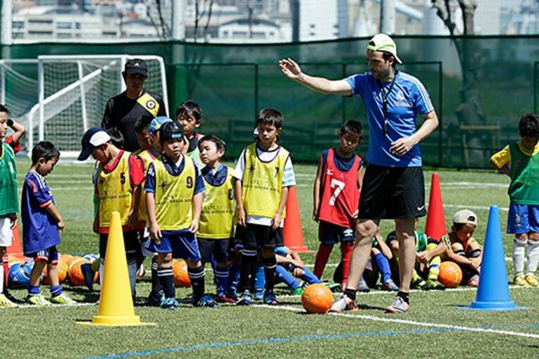 8月19日、20日と新豊洲校にて元レアル・マドリーの選手だったイグナシオ・ラモス・ヒメネスコーチを招いて「SOLTILO×スペインメソッドクリニック」を開催した。