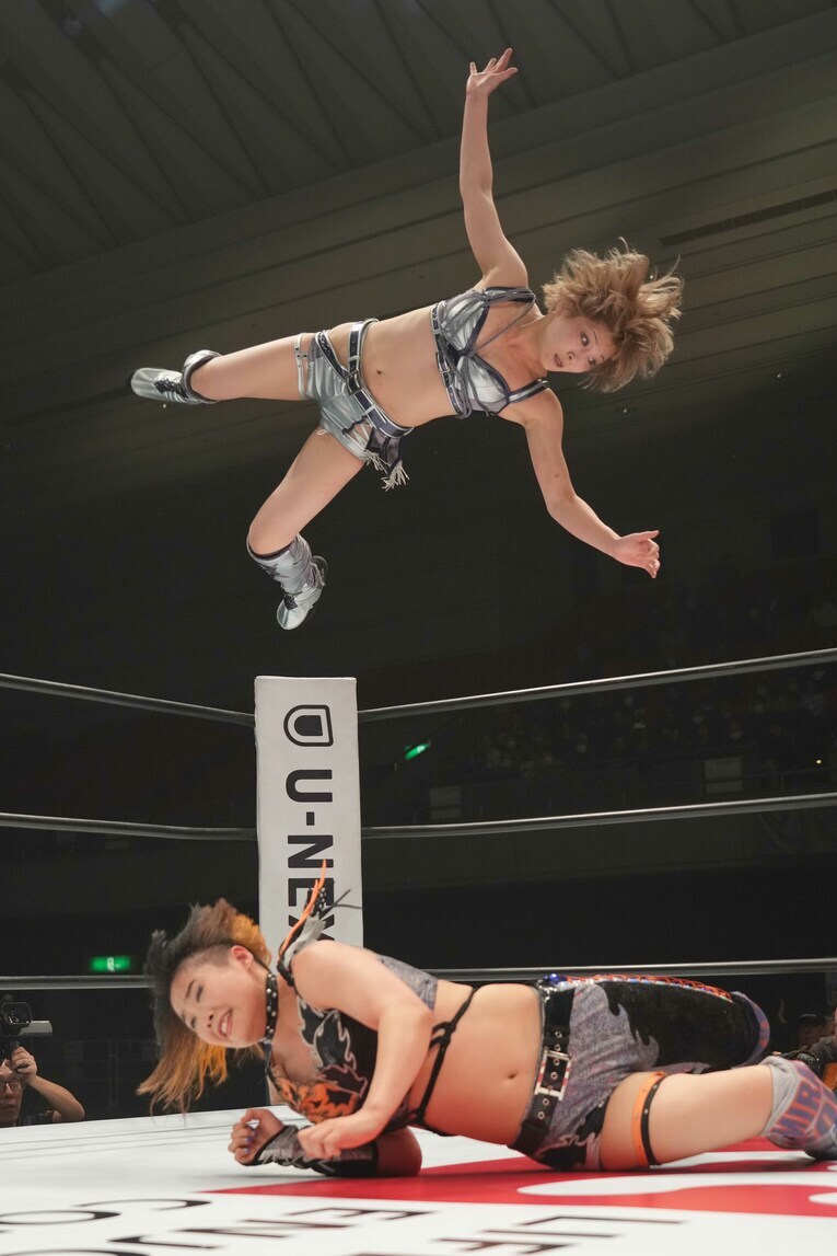 MIRAIと安納サオリによる白いベルト戦　©Essei Hara