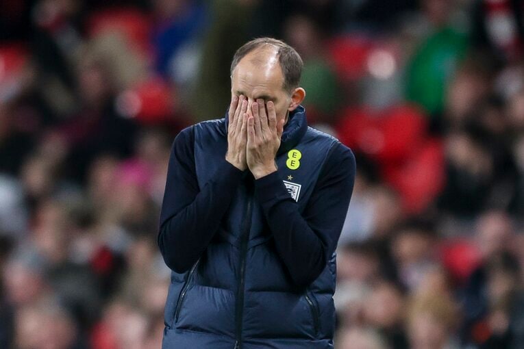 敗戦に顔を覆ったイングランドのトゥヘル監督　©Getty Images