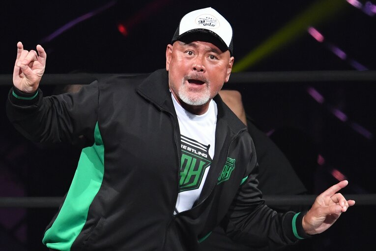 6月12日、リングインしてポーズを決める武藤敬司