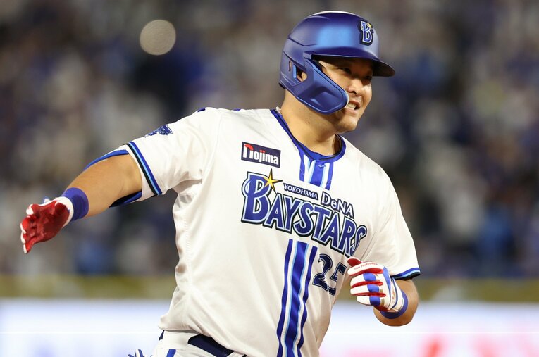 復帰戦で逆転の3ランを放った横浜DeNAベイスターズの筒香嘉智。活躍の裏にあった真相とは… ／ photograph by JIJI PRESS