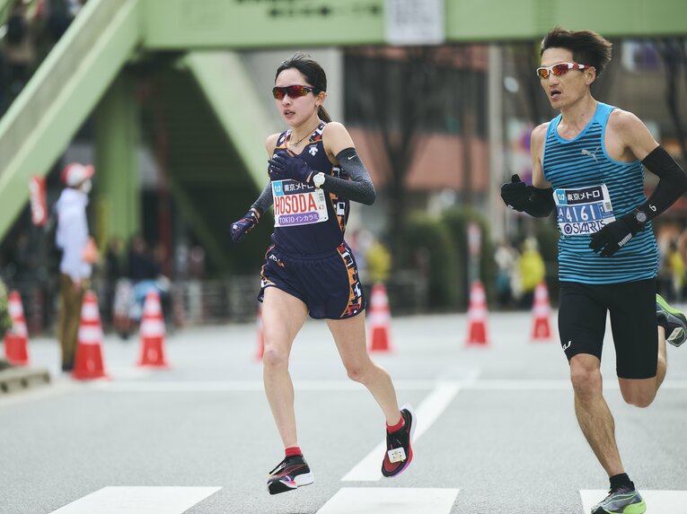 2023年の東京マラソンを走る細田　©Yuki Suenaga