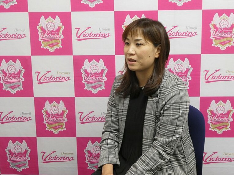 竹下佳江がVリーグ姫路に捧げた4年。監督と子育ての両立、次の役割は？(2)