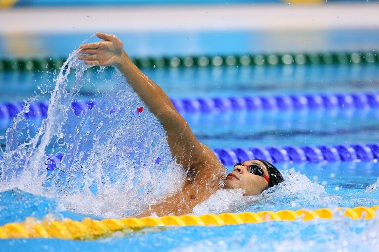 銀メダルを獲得した2012年ロンドン大会200ｍ背泳ぎ決勝での泳ぎ　©AFLO